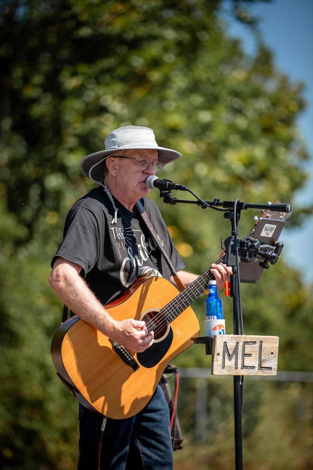 Mel Hughes performing live